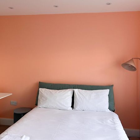 Zozy Clitterhouse Hotel London Exterior photo
