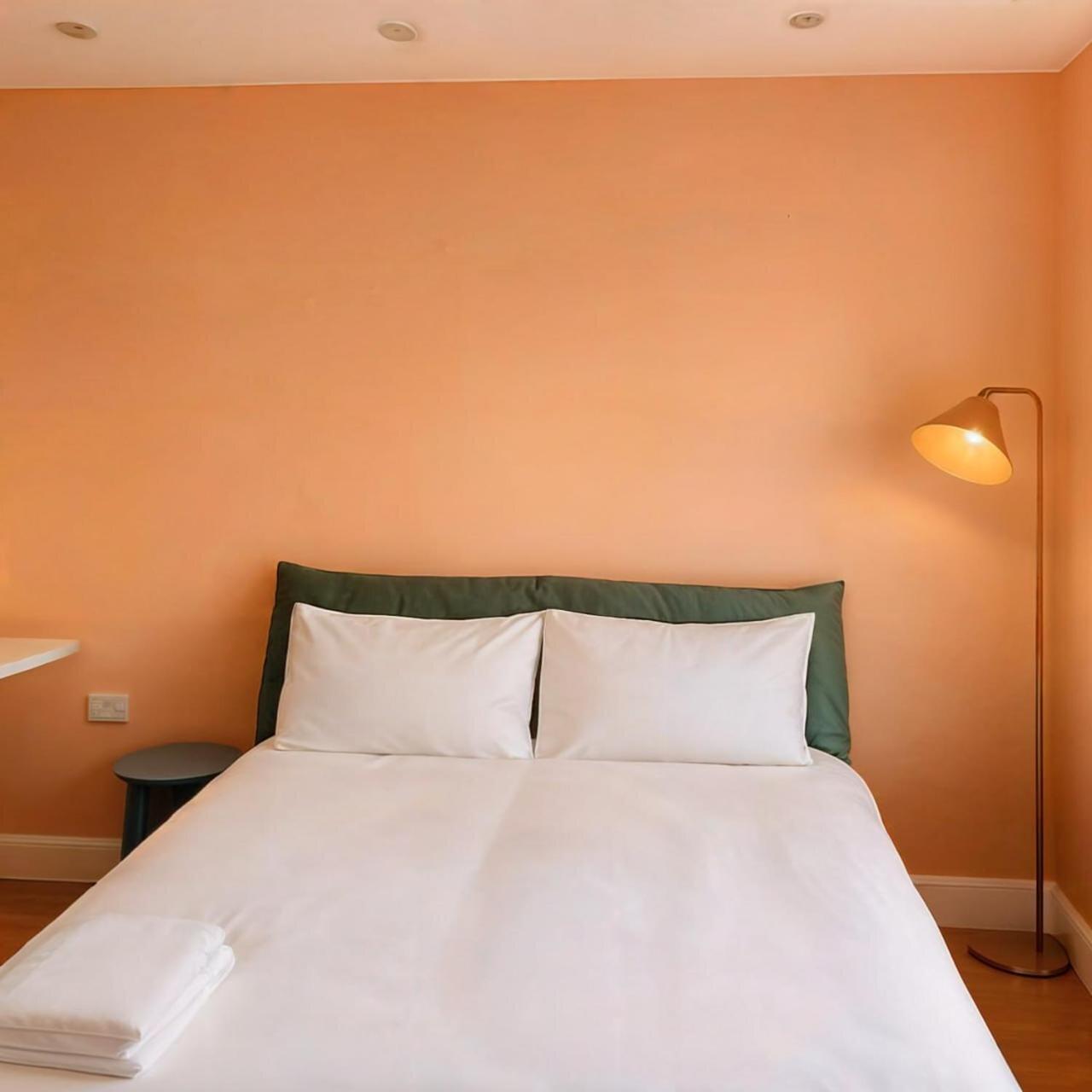 Zozy Clitterhouse Hotel London Exterior photo